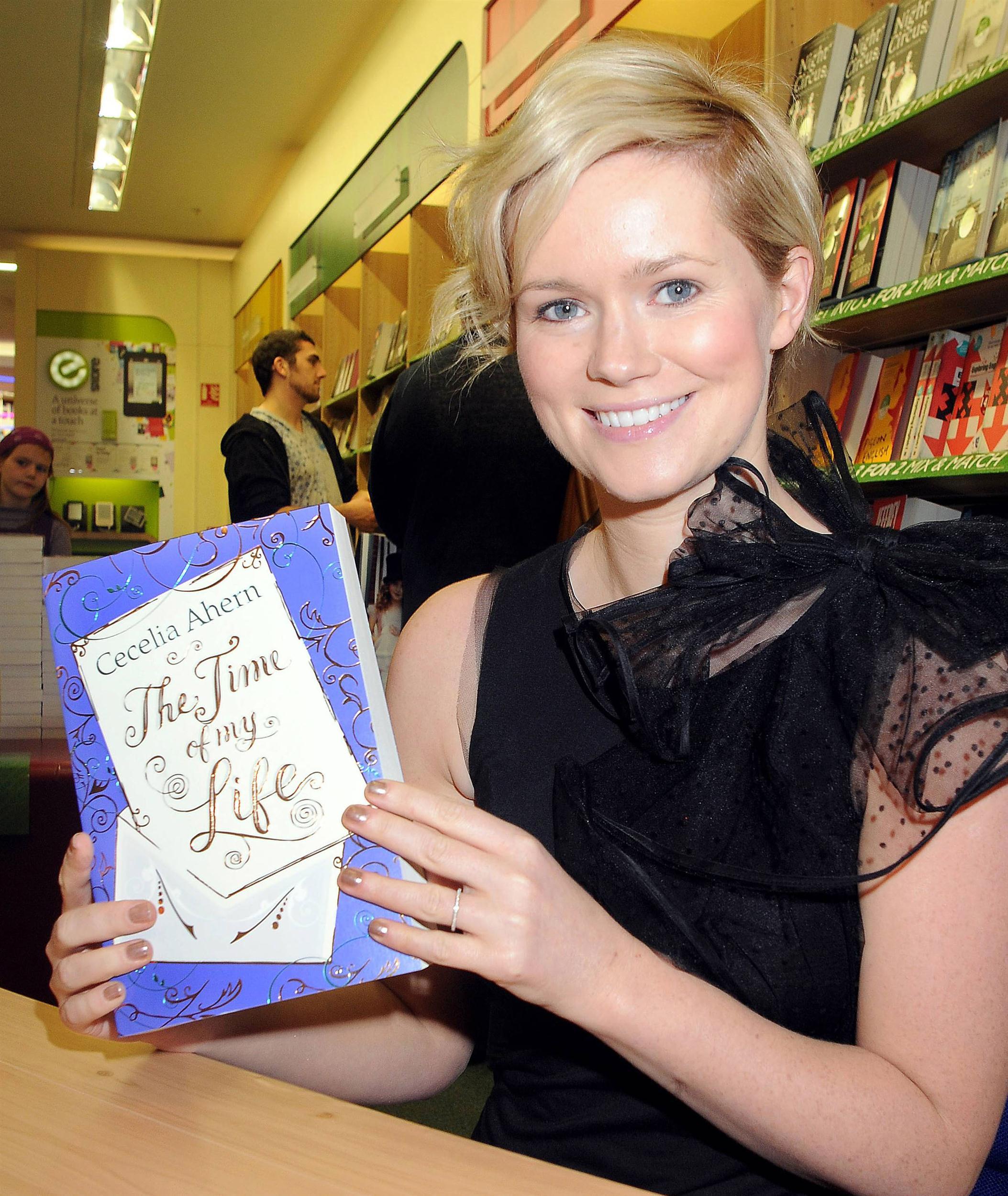 Cecelia Ahern signs copies of her new book 'The Time of My Life' | Picture 103743